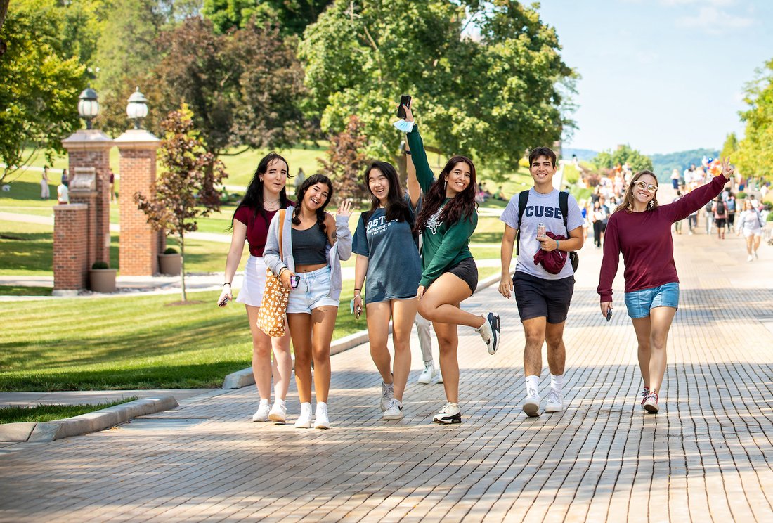 Group of students on the Syracuse University campus.