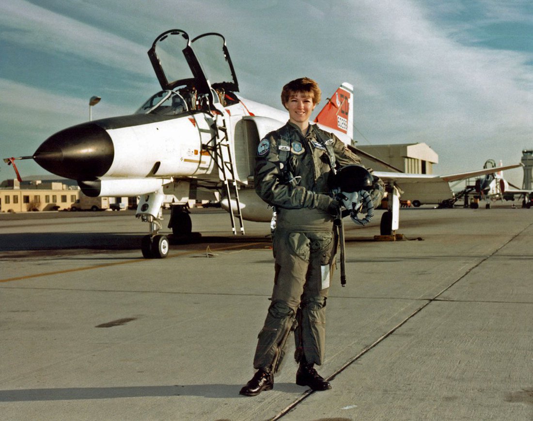 Eileen Collins standing in front of an aircraft.