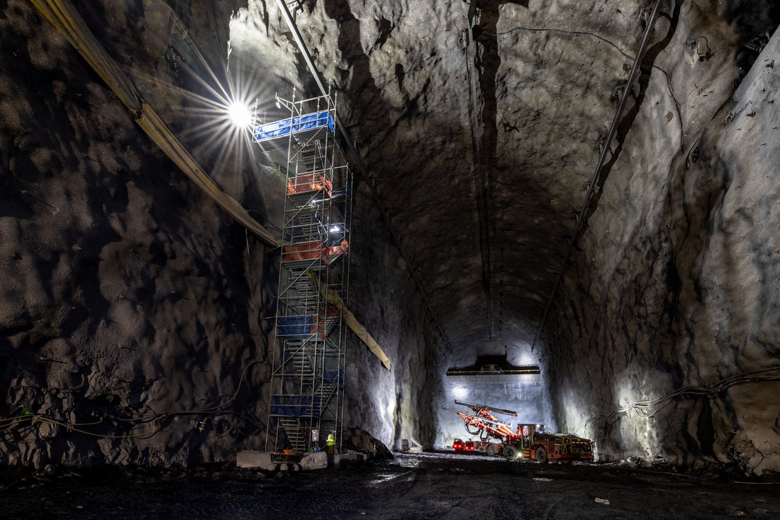 Massive cavern being carved out to house a DUNE detector.