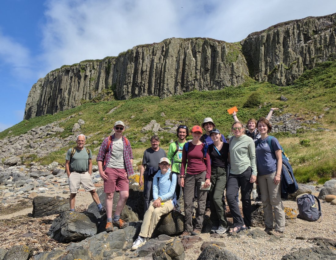 Group of people in front of the volcanic rocks of Drumadoon.