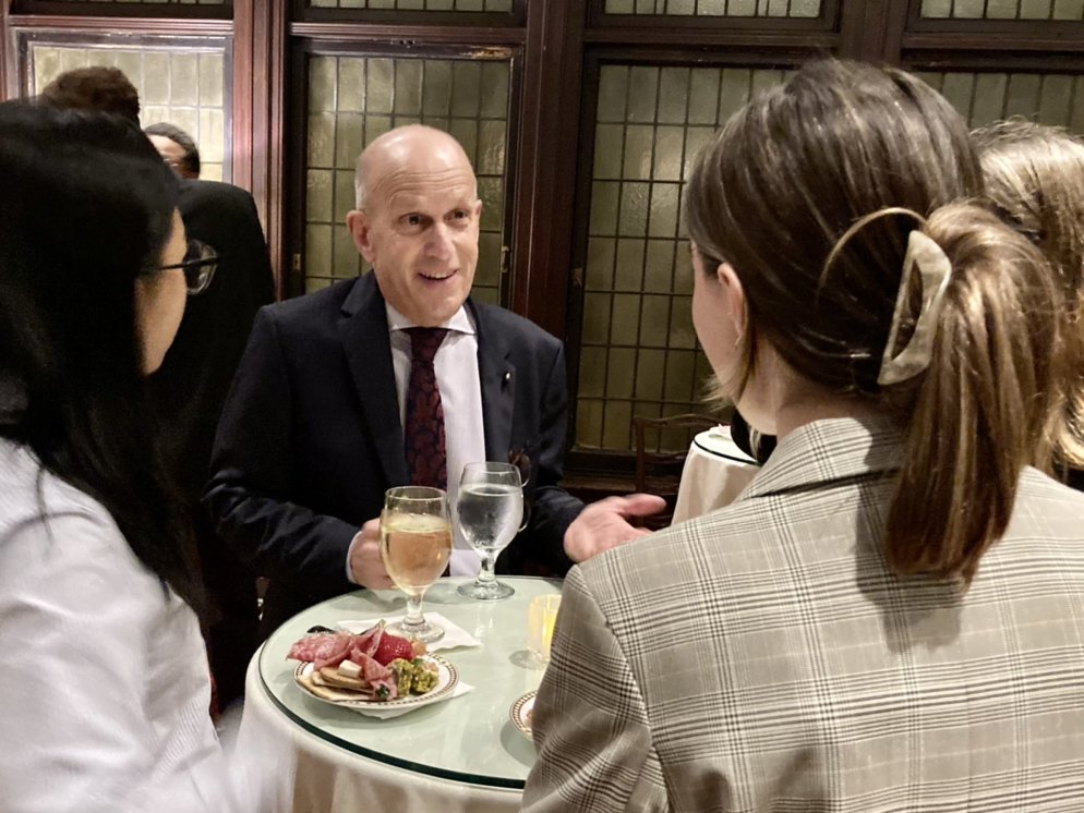 Howie Lippman ’72 speaks with students about his career in finance at Merril Lynch.