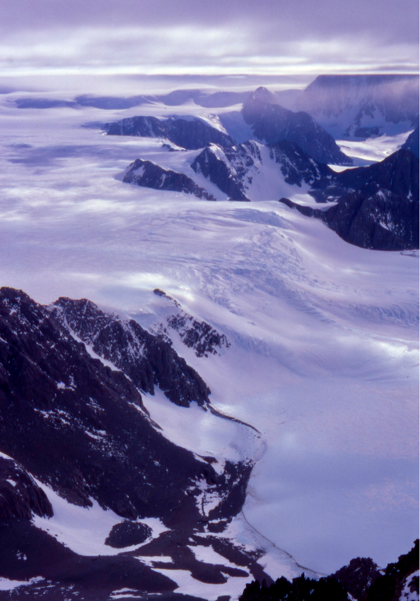 East Antarctic Ice sheet flowing through the Transantarctic Mountains