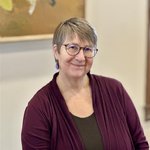 Portrait of a woman wearing glasses.