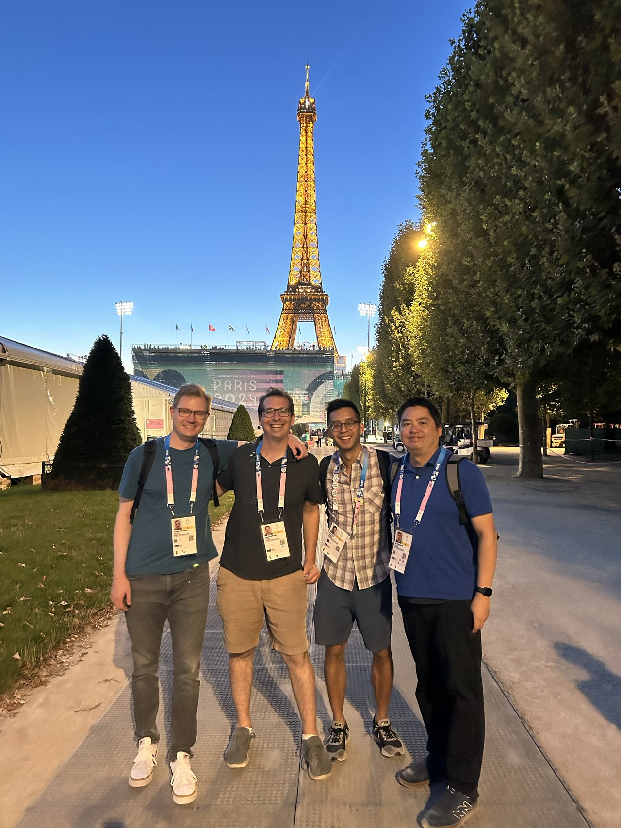 Group of people in front of the Eiffel Tower.