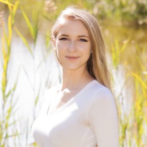 Jenna_Ewv4Ys4