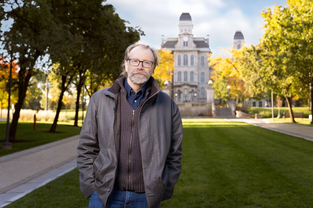 George Saunders in front of the Hall of Languages.