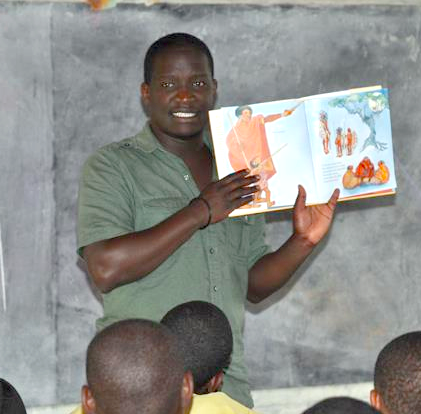 Mwambari teaching in Ntenyo