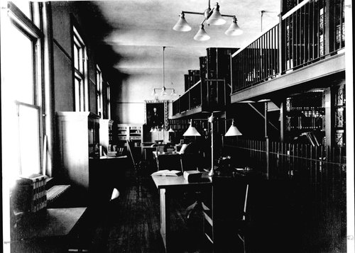 Interior of the Ranke library.