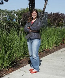 Steluta Dinca posing