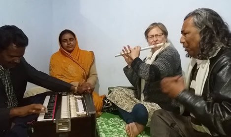 Babiracki and Nayak (far right) jam with the legendary Mahavir Sahu on harmonium.
