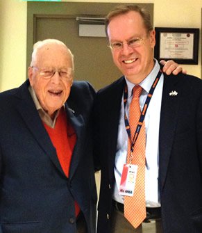 Don Waful '37, G'39 (left) with Syracuse Chancellor Kent Syverud in November 2014 