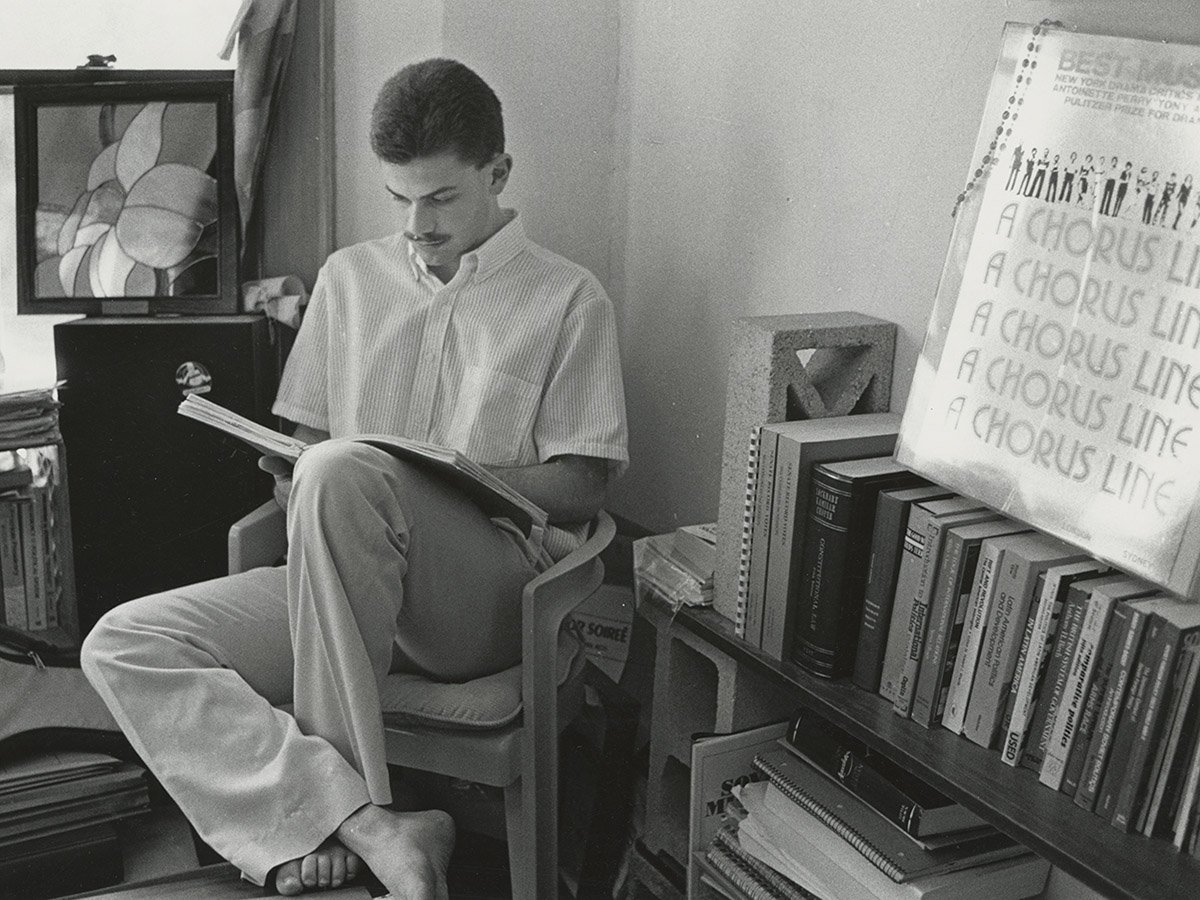 Elliott Portnoy reading, while barefoot.