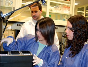 Michael Marciano with Danielle Lindgren '14 (left) and Victoria Czabafy '15 in one of Syracuse's new bioforensics labs 