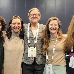 Linda Ivany (center) at the AWG award ceremony with former members of her lab including (from left) Marie Jimenez G’18, Lindsay Moon ’19, Emily Judd G’20 and Christy Visaggi G’04.